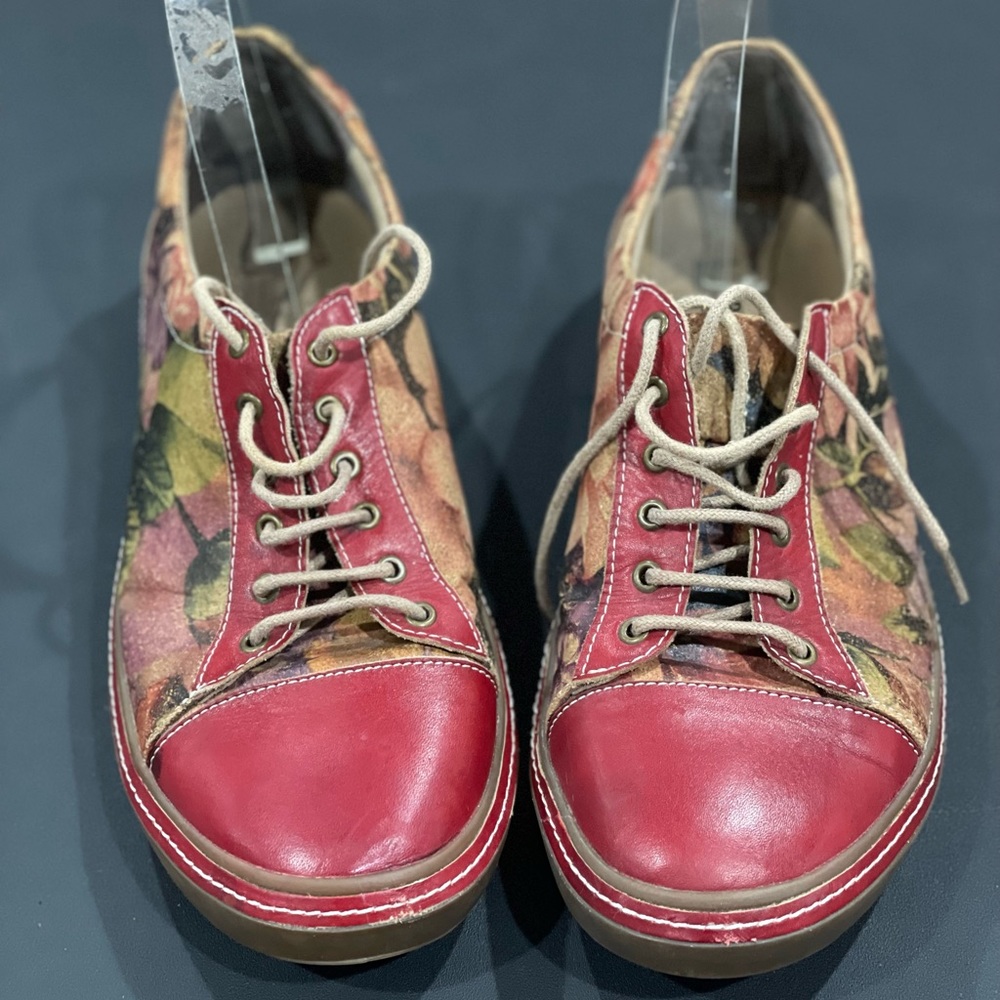 L'Artiste Spring Step Women's Red Floral Lace Up Casual Shoes - Picture 5 of 13
